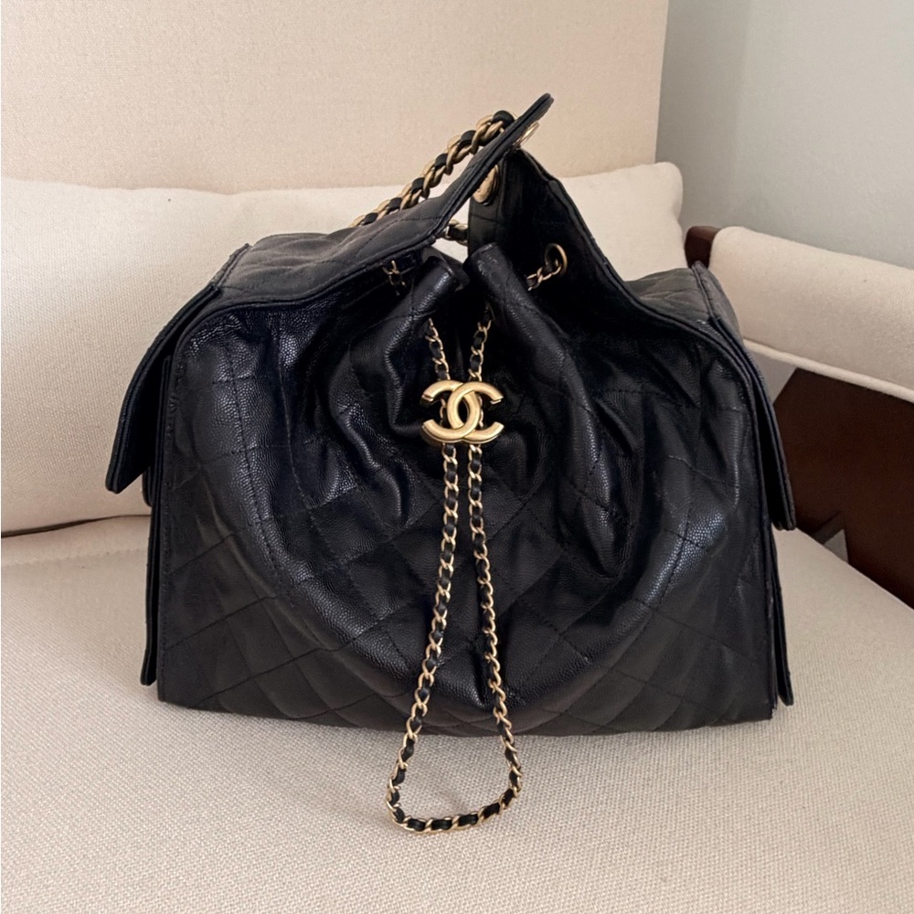 Chanel 25 medium black leather